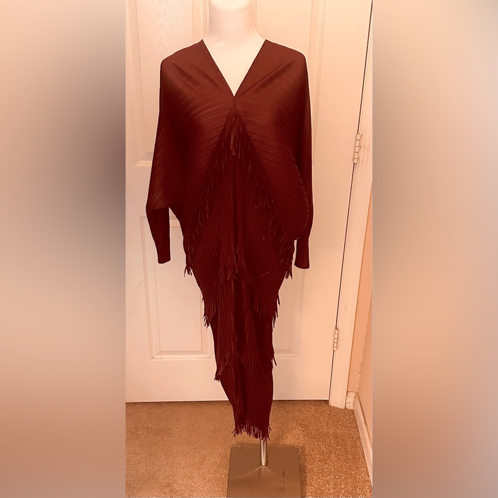 Beautiful dress with fringe trim. One size fits up to 50 bust. L:45